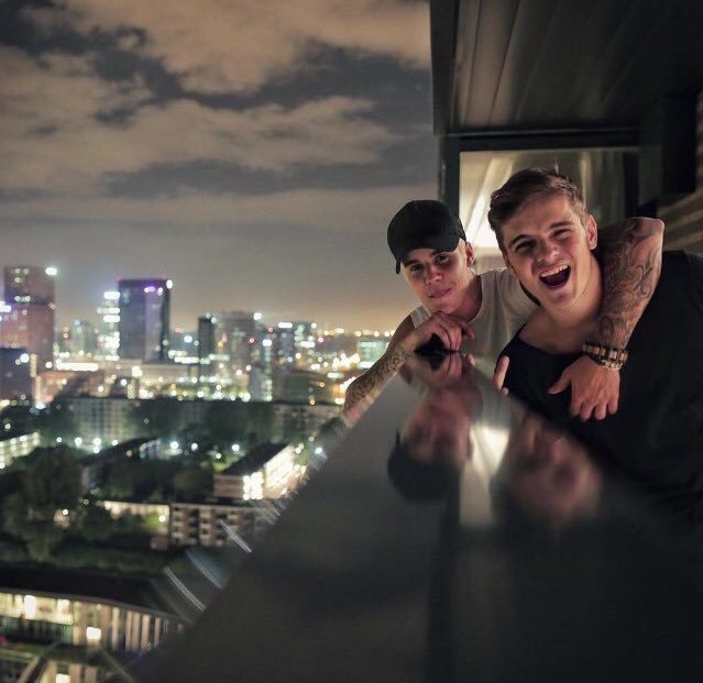 bieberdepth's tweet photo. Justin and Martin are my fave friendship https://t.co/1d31jMDEbh