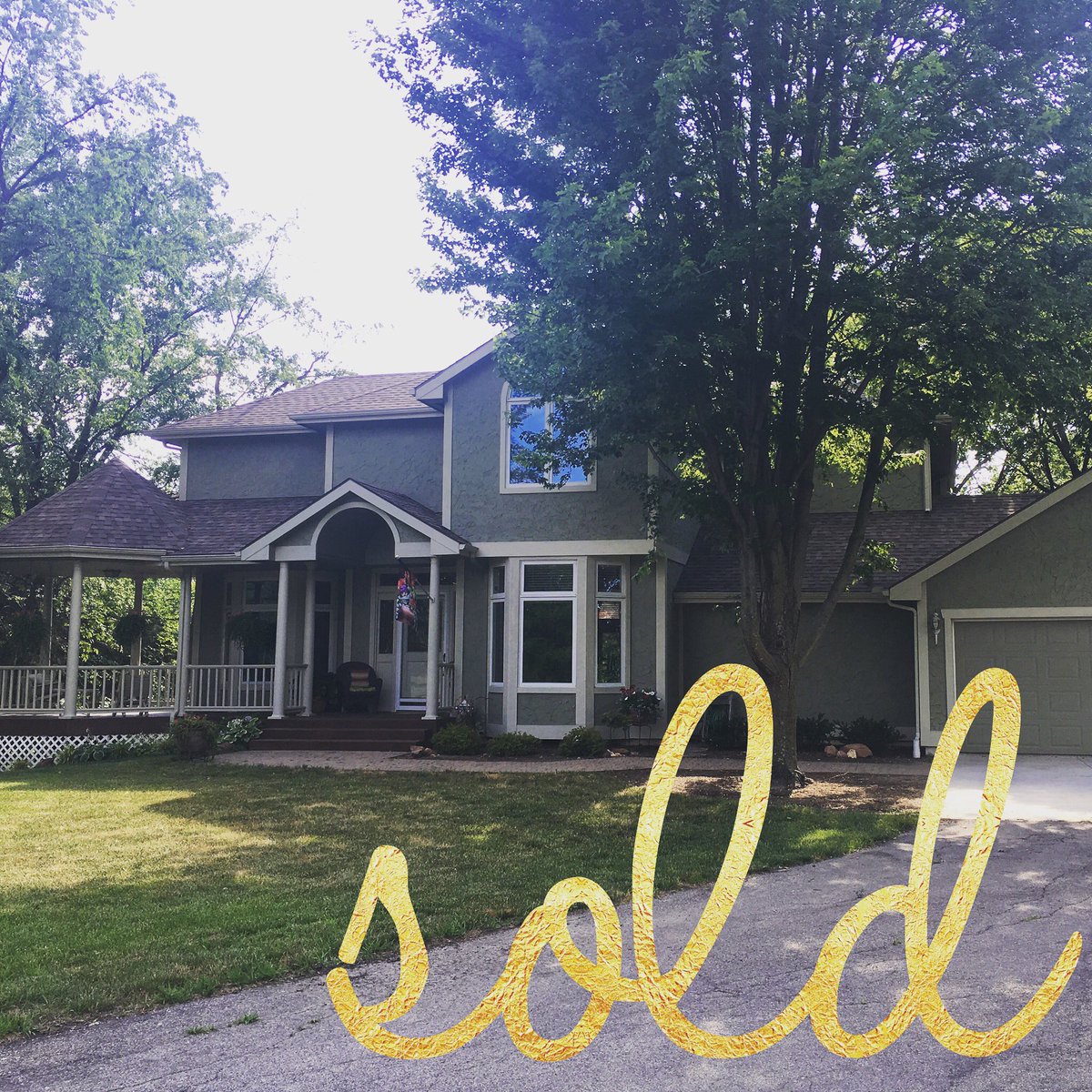 HigginsKelli's tweet photo. I helped another family find their dream home! Call/text me today 785-817-9255 #topeka  #realtor  #sold #realestate https://t.co/V63GrKeWAC