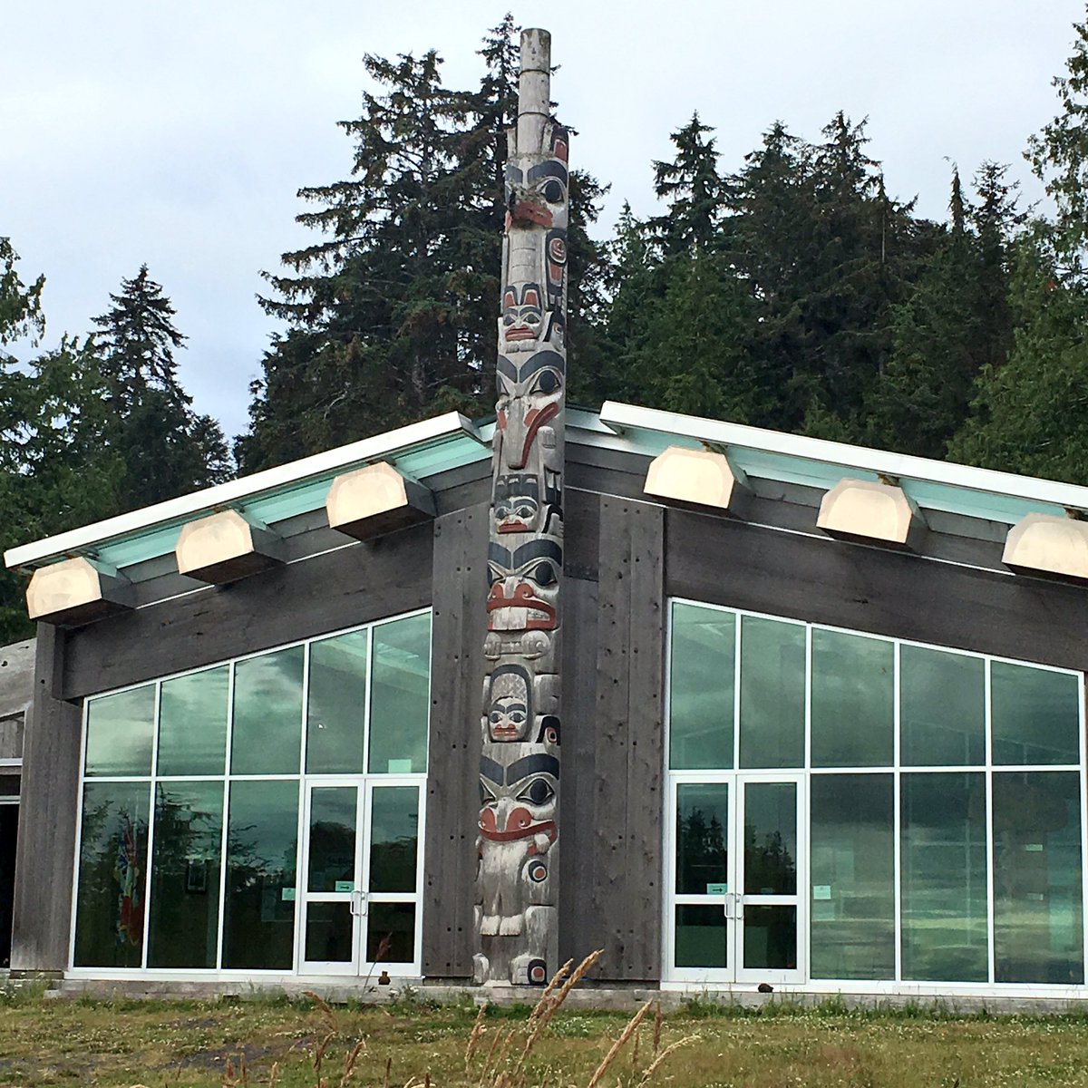 cathmckenna's tweet photo. Incredible visit to the stunning @HaidaHeritage where we learned about Haida language, art &amp; stories. #HaidaGwaii https://t.co/3LWowmQYdT
