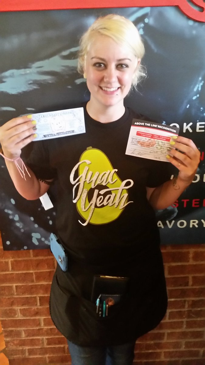 AdamRuddock2's tweet photo. #guacyeah #8sold@lunch #chilislove #rochesterrockstars #chilisjob #contestwinner @kitty_BeverliF https://t.co/GFdpI7WgfY