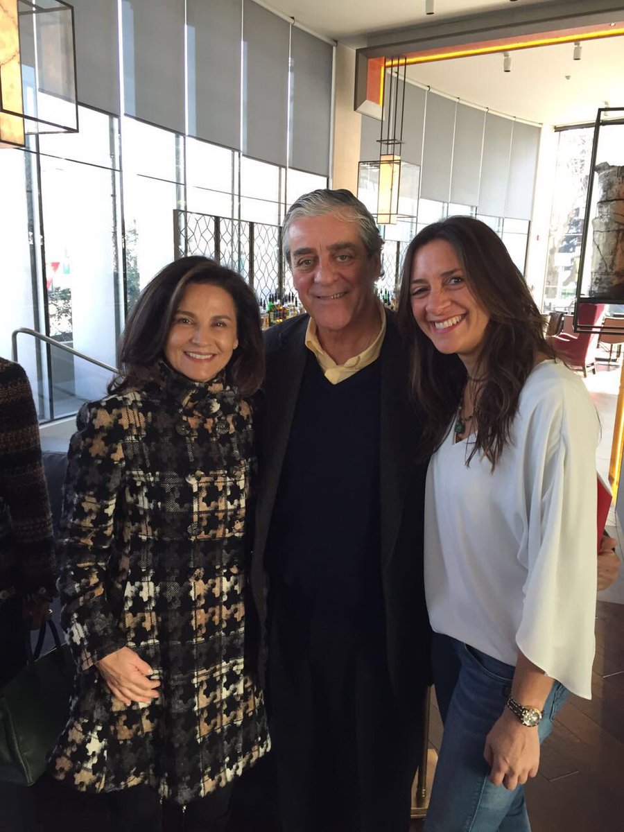 liafernandezlia's tweet photo. Espectacular la invitación de @Caraschile a #viñaundurraga #catadorcaras con el enólogo Sergio Correa https://t.co/UMpj63mqtr