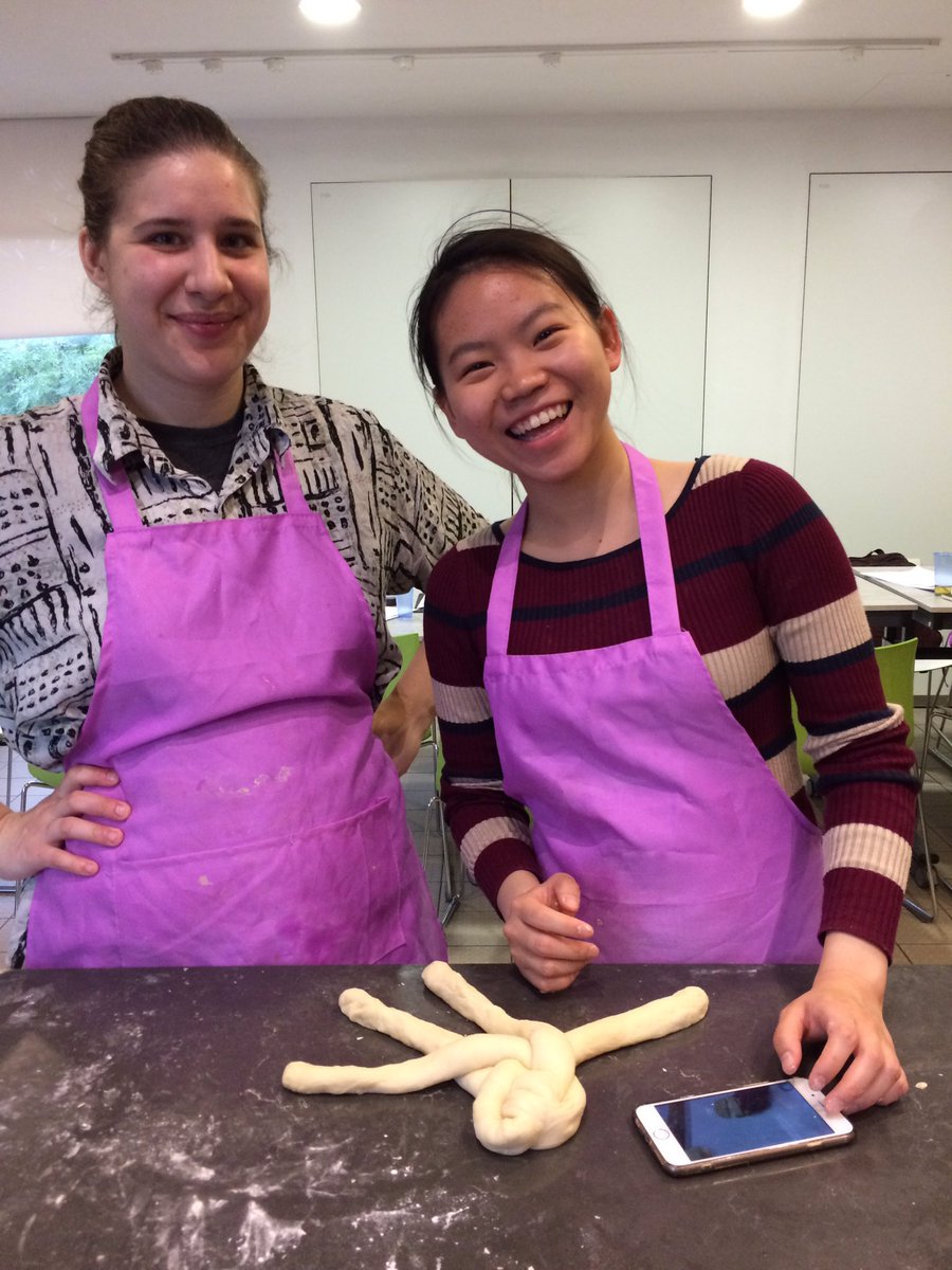 karenkinsley26's tweet photo. Great volunteers @JW3London making challah bread to sell for charity. To join in email volunteering@jw3.org.uk https://t.co/5rTHytHll1