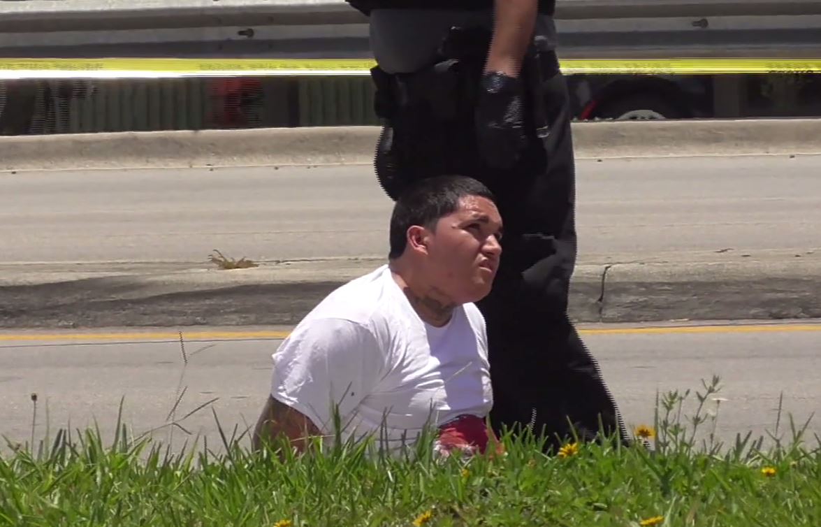 JRodzMIA's tweet photo. #Hialeah officers shoot suspects during undercover operation that leads to car chase @Telemundo51 @lisettmarit51 https://t.co/Khz3gy6RKb