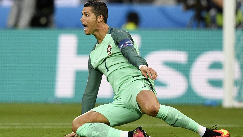 FIFAcom's tweet photo. HT:
#POR 0-0 #WAL . Balanced first half leaves it all to play for. #EURO2016 Follow #PORWAL: https://t.co/OccbGNVVju https://t.co/fKyLdQln48