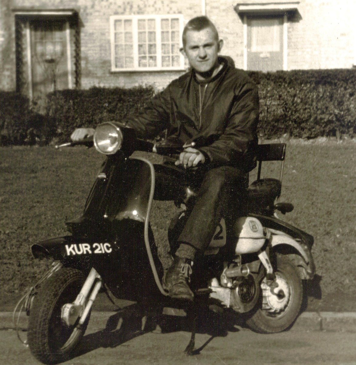 @lambrettalineup this is it clean. Check carb  intake. Home made