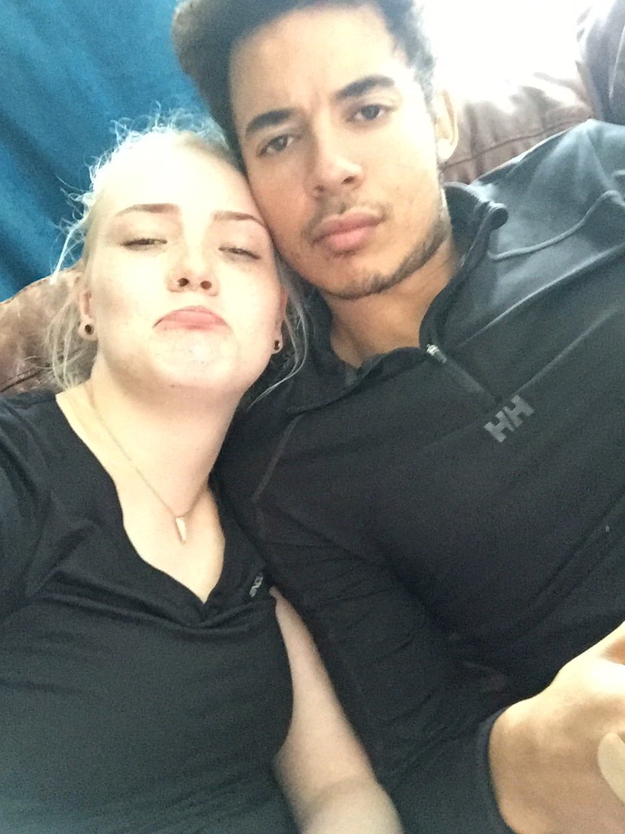 Við löbbuðum 10 km upp fjall og niður í dag, bíðum eftir dommara núna 🍕🙏🏻💦