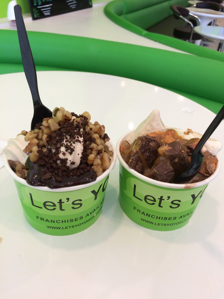 merziedog's tweet photo. No Weigh Wednesday with Treat! #letsyo! https://t.co/PYaIpkTT3Y