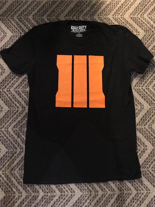 Momo's tweet photo. When I reach 21,000 followers I will be giving a Black Ops 3 Tshirt to anyone who Retweets this tweet and follows me https://t.co/YpjaS4sF2y