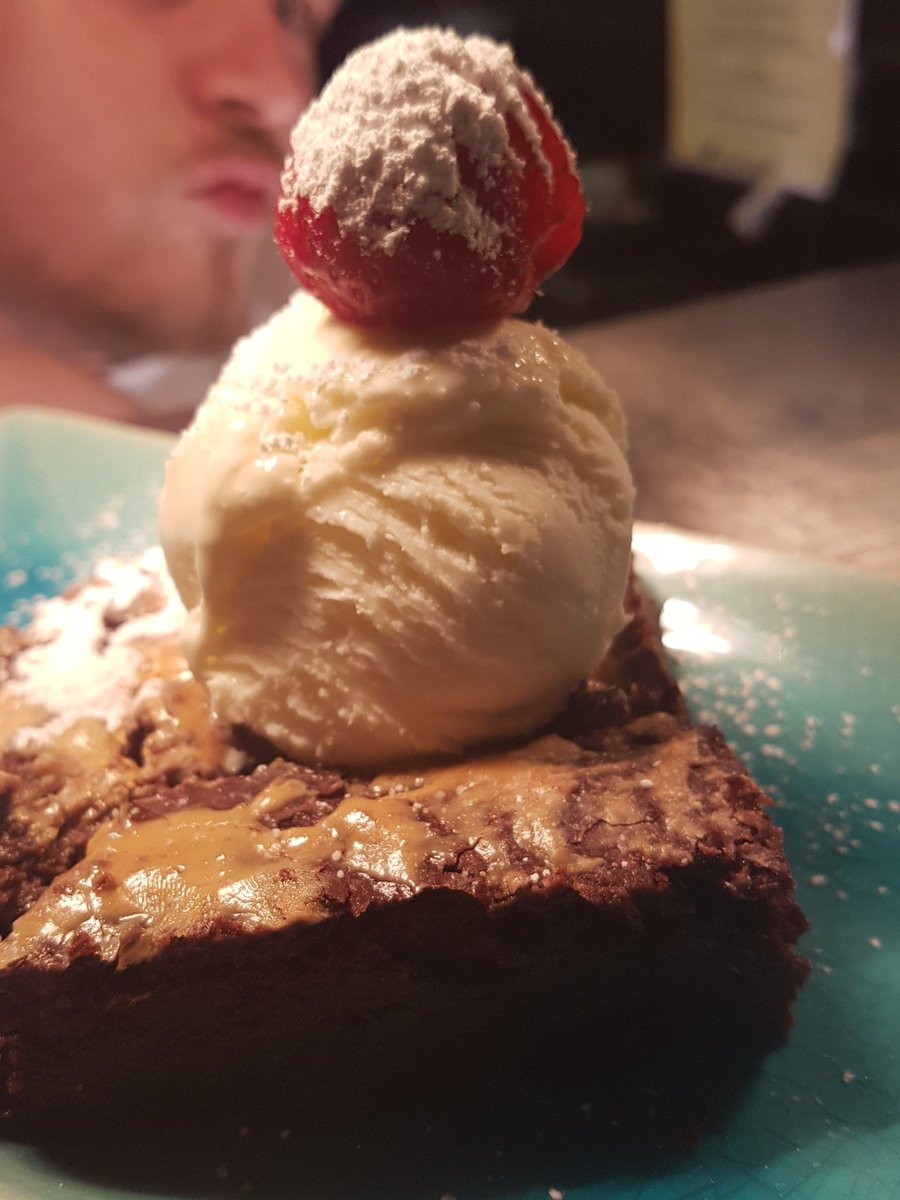 Salted peanut butter dark chocolate brownie with koko kanu ice cream...... The boys are well proud... Try it!!!