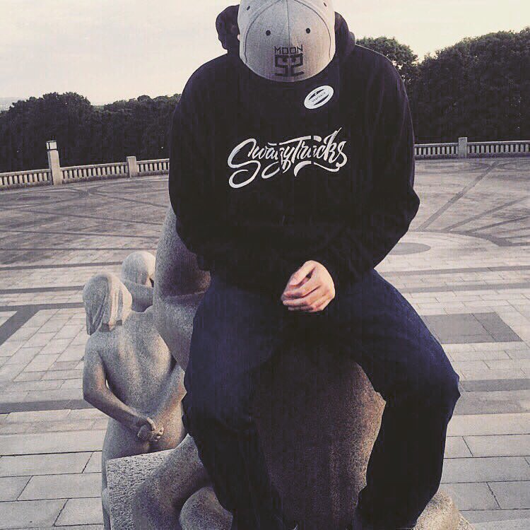 MoonFiveTwo's tweet photo. Get your hats for summer! #MoonFiveTwo https://t.co/dN6HLUsUPP