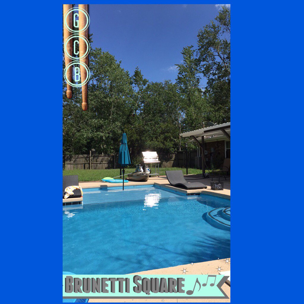 Valarie88's tweet photo. #SunShelf #geofilters #myownbackyard #nobodycaresgoharder https://t.co/Q27JFQsy9f