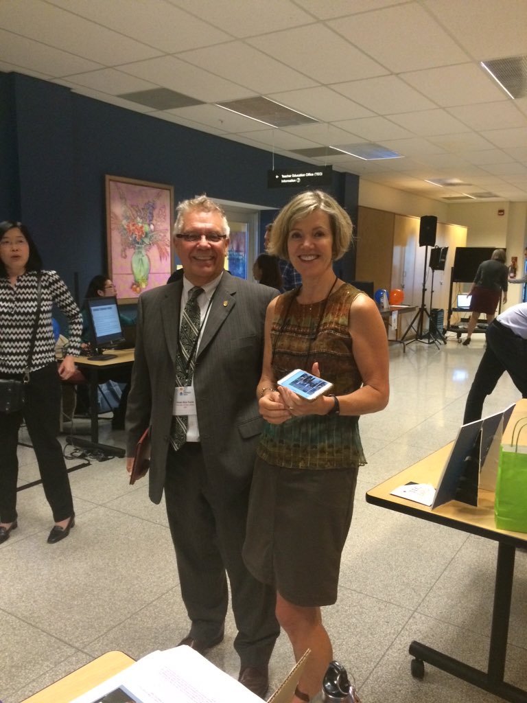 yvonnedtechtalk's tweet photo. Getting set for #tecexpo2016 launching in 5, 4, 3.... @UBCTeacherEd @UBC_ETS https://t.co/PlBNaJvheR