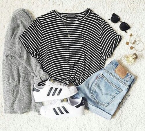 lifechooses's tweet photo. ✧choose one✧ https://t.co/8rnLojjK0P