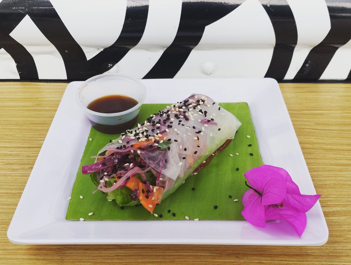 santoku_mx's tweet photo. El nuevo integrante de nuestro #KitchenJitsu! #SpringRoll Shiitai con ayuken! Estamos en B. De Duraznos hasta las 5! https://t.co/vPQGuIXkc1