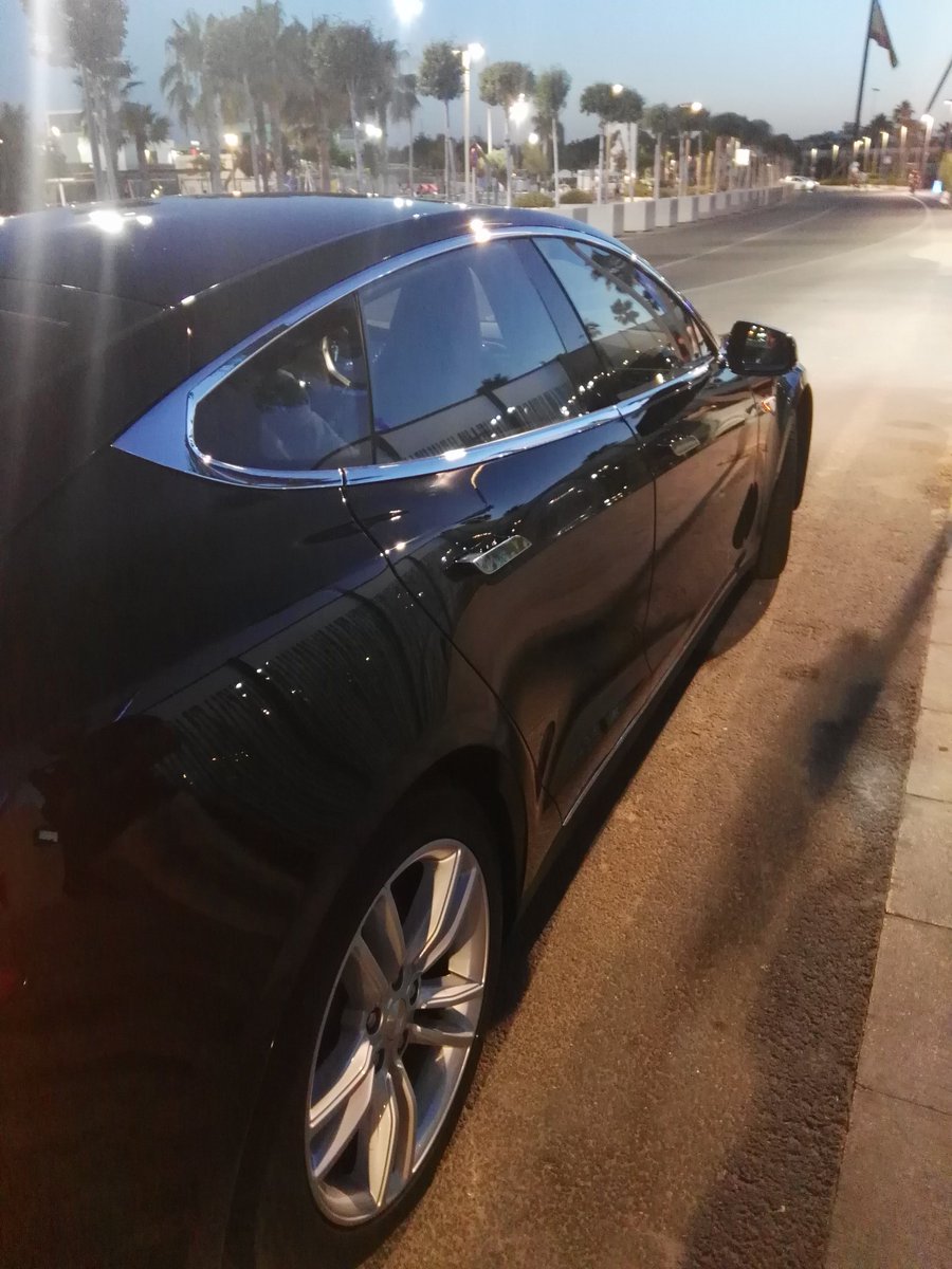 davidblaytapia's tweet photo. Volviendo a casa tras el Summer #DanceFit de @Entrenarme en un @TeslaMotors operado por @cabify_espana https://t.co/j8o8Hma4ax
