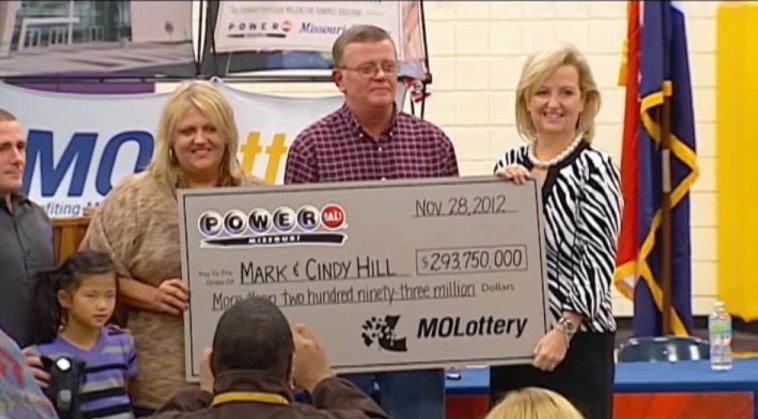 This couple won the lottery and decided to give back. brrk.co/29sk49D