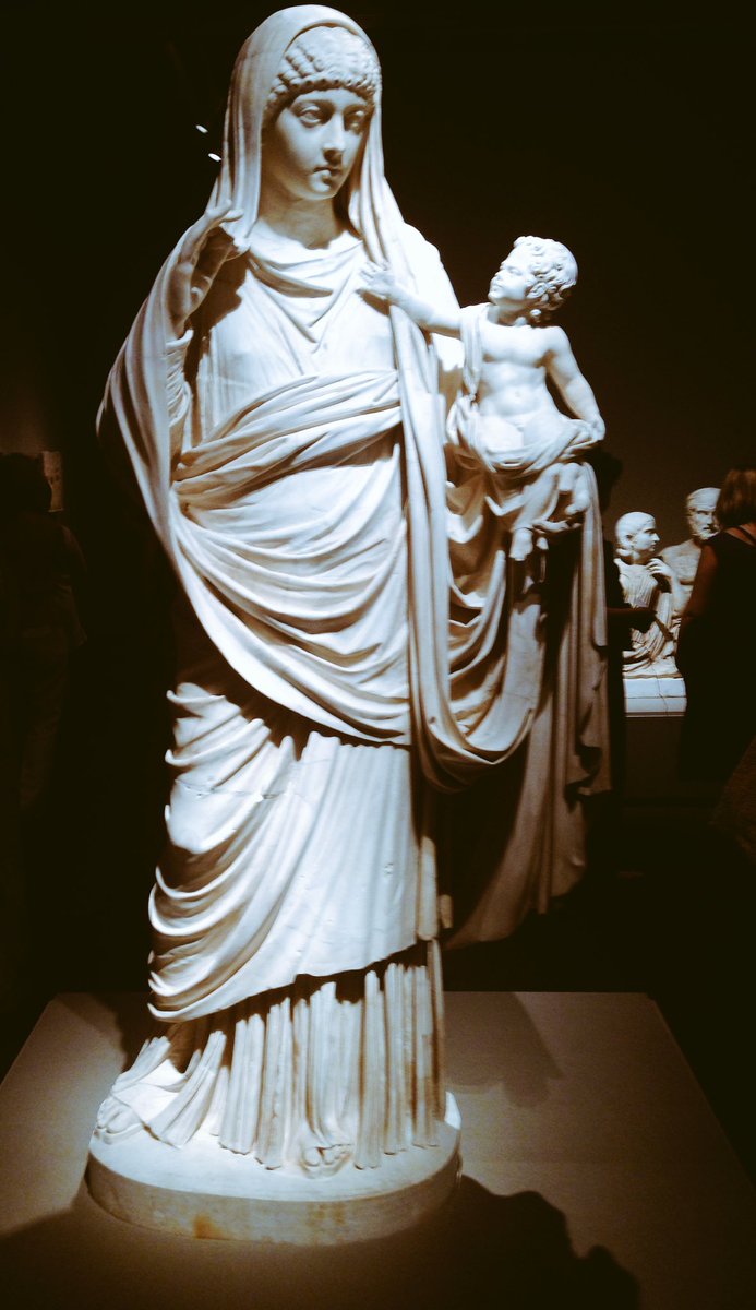 AldarqInfo's tweet photo. Molt interessant i èxit de públic a la inauguració de #DonesaRoma #louvre #CaixaForumPalma #mesalina https://t.co/5lheypdgK6