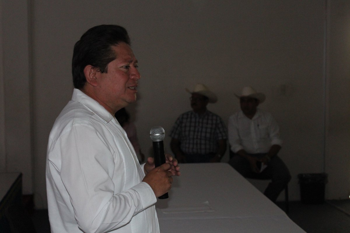 ChavaFarias1's tweet photo. Presidimos la sesión de consejo municipal de desarrollo rural acompañado de @alberto_uc_hdz @jaimemunozmor https://t.co/FKPwgVlLoL