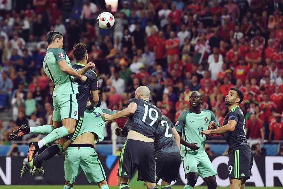 mx_notifut's tweet photo. ¡Cómo vuelas Cristiano Ronaldo! 
#EURO2016 https://t.co/iZbHTmNgeN