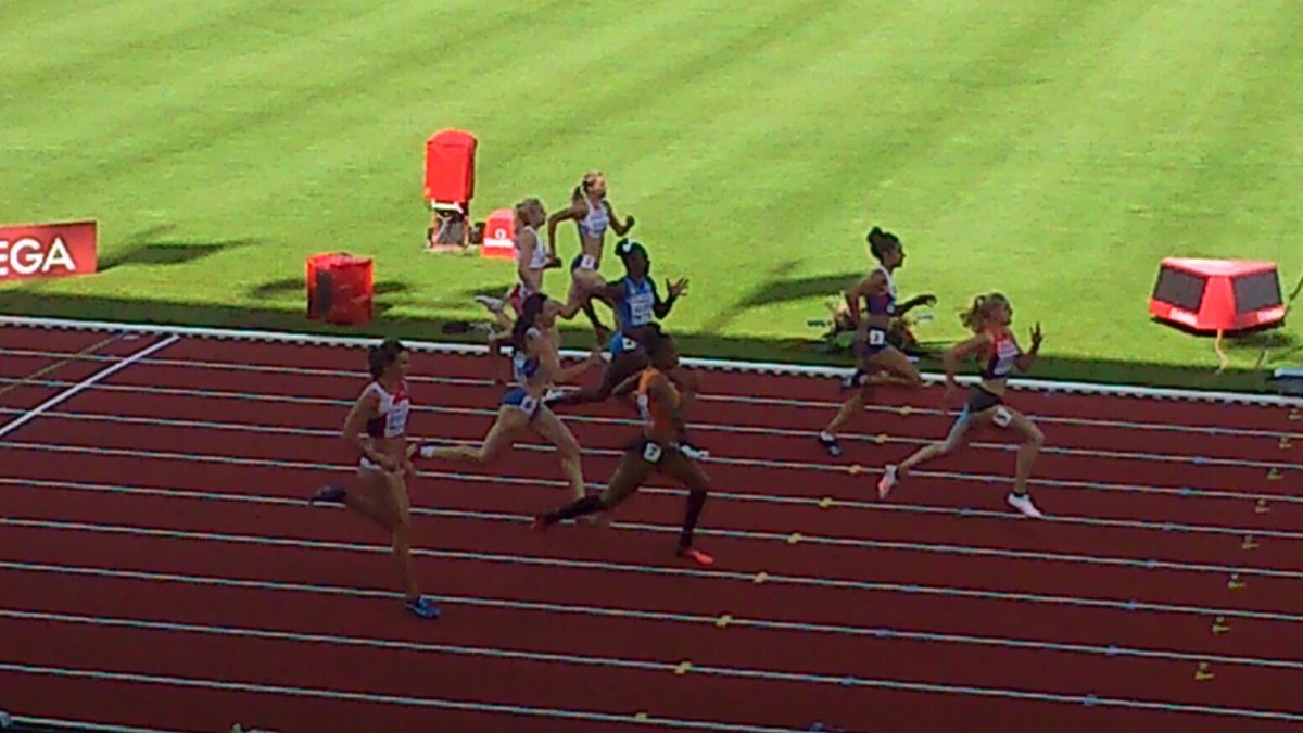 Myrthebartelink's tweet photo. Nederlandse atleten aangemoedigd op dag 1 van het EK Atletiek. Sfeer! #ECH2016 Dank @ProvincieNH! https://t.co/lYoB18aTI7