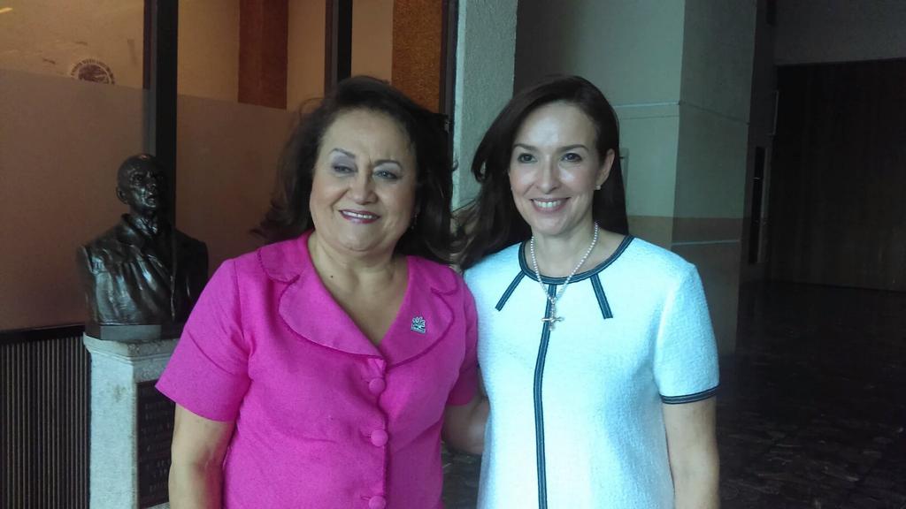 pjimenezpons's tweet photo. Asiste la maestra @MarthaLiliaL a la instalación del voluntariado del @CongresoTab https://t.co/yGbmokfRgU
