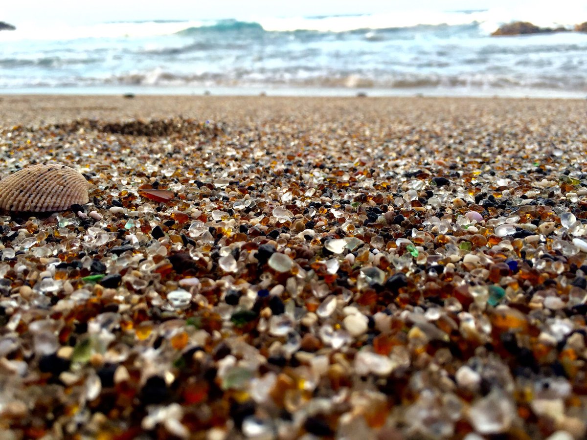 jessica_mayy's tweet photo. Glass Sand Beach 🐚

#withdrawals #missingkauai #takemeback https://t.co/xm4jDXdOJd