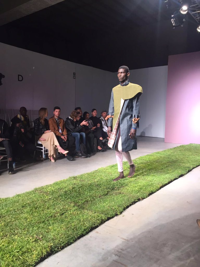 MG_Friday's tweet photo. Incredible @Jenevieve_Lyons closed Day 1 at #SAMW with a play on layers, cut-outs and ease of movement #Deferential https://t.co/Sn3YPvmYzk