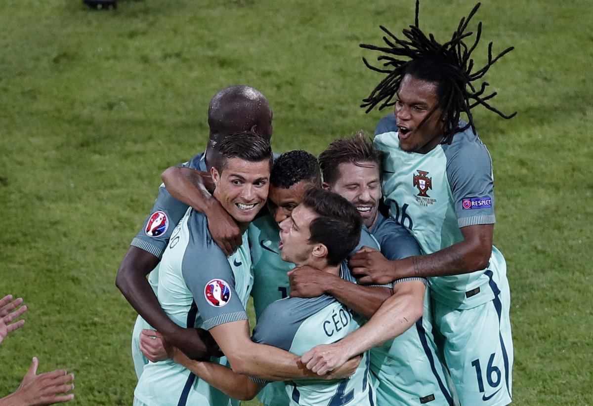 GOL24pl's tweet photo. Ronaldo i Nani załatwili Walię. Portugalia w finale Euro 2016! ➡➡➡ https://t.co/HhffH1XF4t #POR #WAL #PORWAL https://t.co/sdZ2B4PYdS