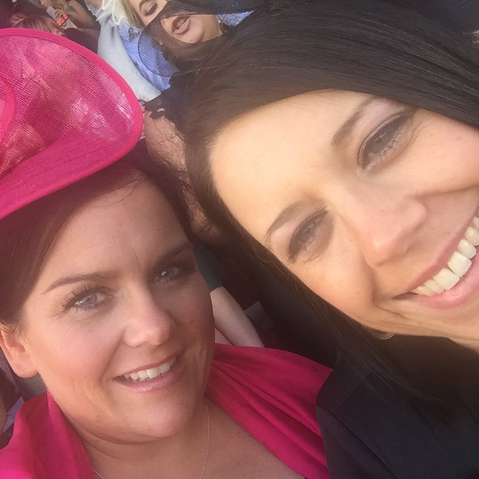 MelMurphxx's tweet photo. @HAYDOCKRACES @JessGlynne @TheJockeyClub #fishfingerbutties #partybus @LancashireLimos #aceday https://t.co/m7FRdeT1Xi