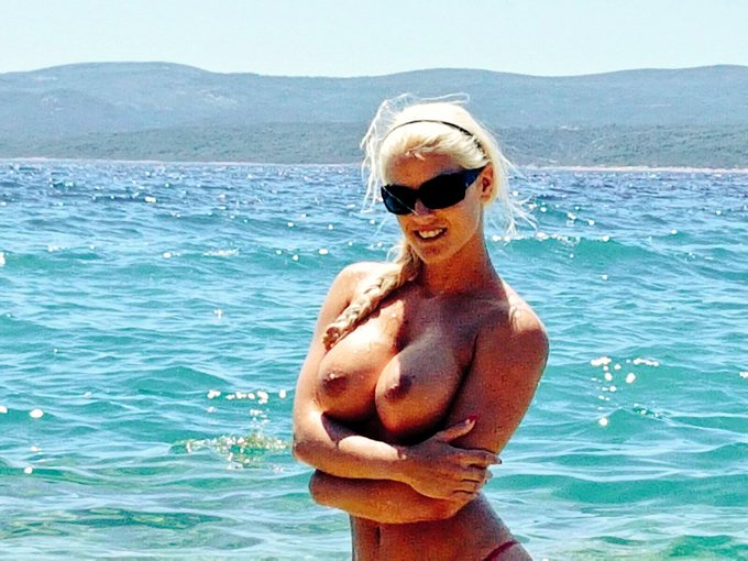 Watch Blanche Bradburry 🔞 official's leaked NSFW photo on TwXstars