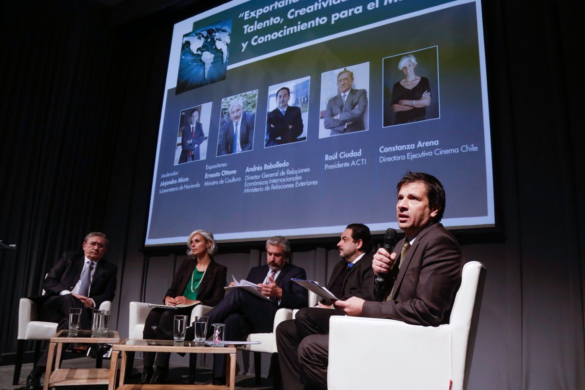 Min_Hacienda's tweet photo. Subsecretario Micco destaca avance de 10 medidas que potencian exportación de servicios https://t.co/VcbtddBNed https://t.co/COWMPwUg7r