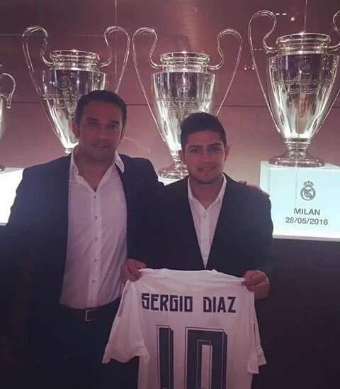AlexandFleitas's tweet photo. Diaz, quele hace grande al real? 
-Su historia, su gente. 
Y sale el cerrista con su "Vivís de historia pecho frío" https://t.co/rrlJoCq74s