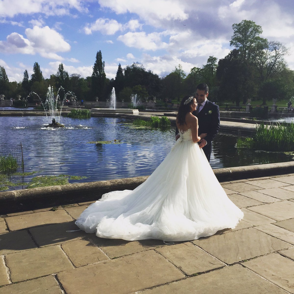 We haven't been on #weddinghour for months ! Hope you are enjoying your Wednesday evening. A pic from last summer