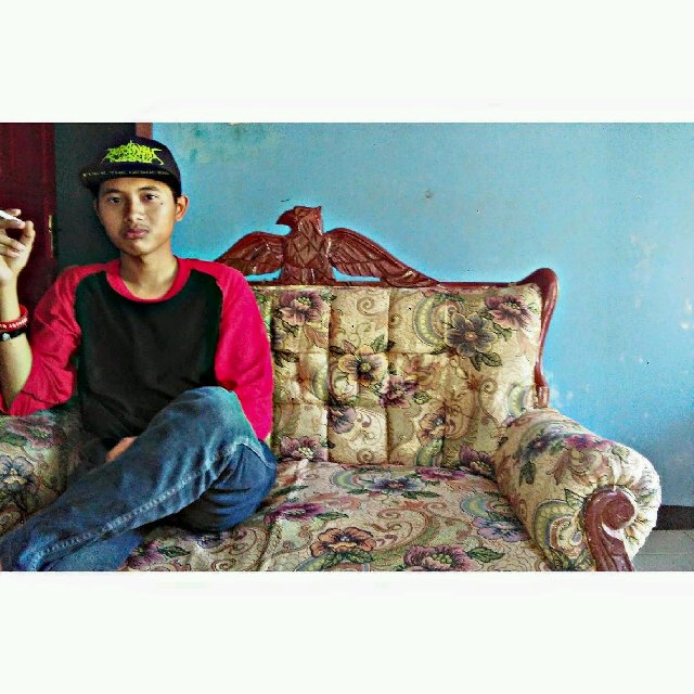 Enjoy itu ketika kita bercanda tertawa gembira bareng teman seperjuangan ☺