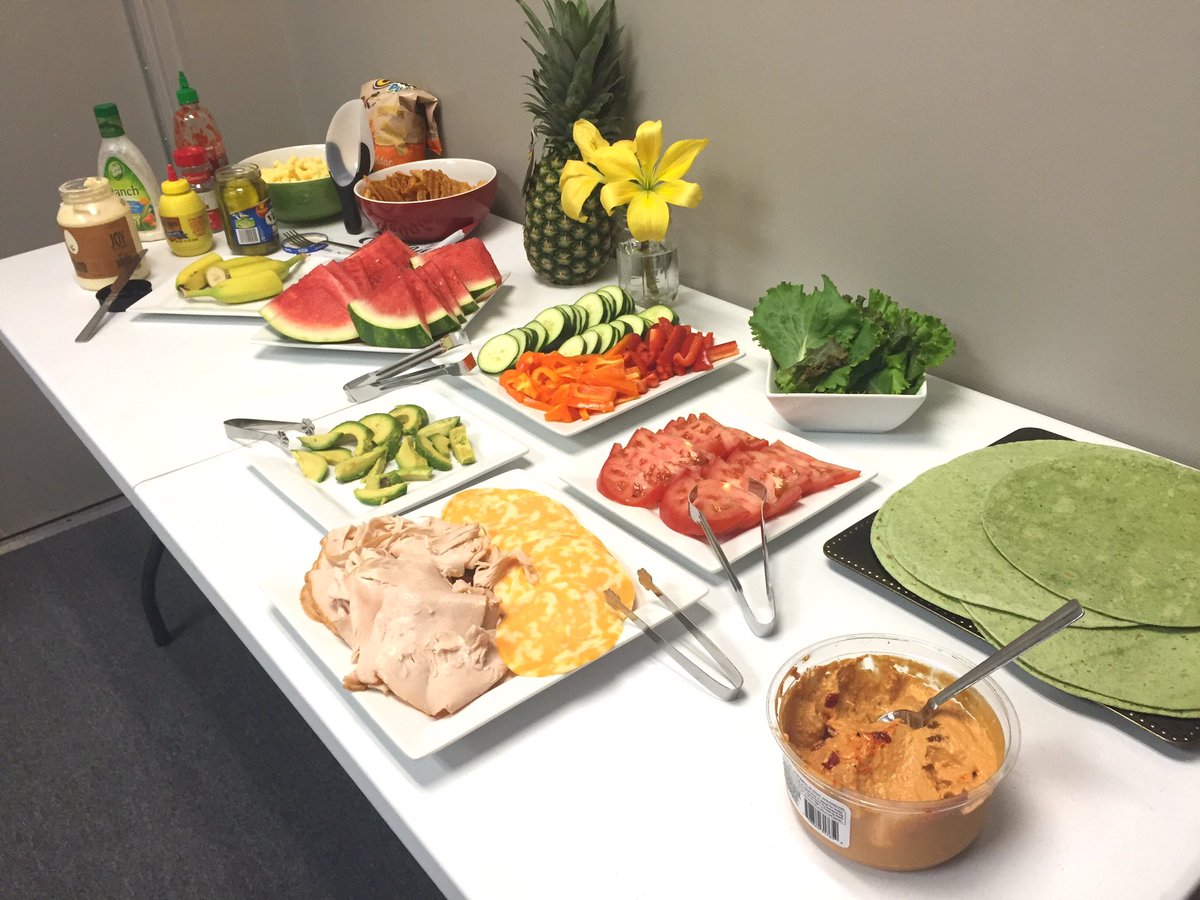 AscendCHC's tweet photo. "We define healthy eating as having a healthy balance and relationship w/ food." -Intuitive Eating #RDchat https://t.co/TZtMJ4GNo3