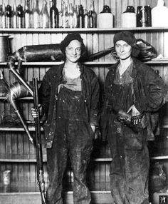Roaring20_STJam's tweet photo. Female Bootleggers or Teetotalers? I'm picking Female Bootleggers! https://t.co/0um18BmVmY https://t.co/EEYgrmvQxs