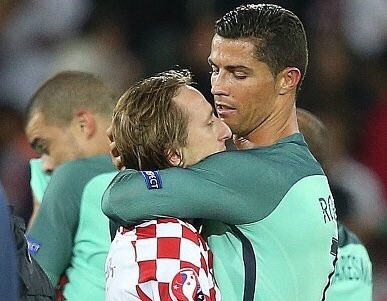 musicoloko7's tweet photo. Se llama amistad, se llama categoría, se llama saber ganar, se llama humildad, se llama Don Cristiano Ronaldo https://t.co/VdqIHCJH2N