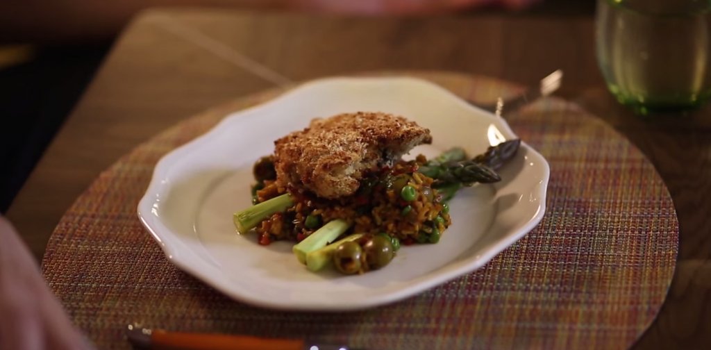 AmericaCooks's tweet photo. Make @chefmichy's Crispy Chicken Over Arroz with Cerveza (Beer), Peas &amp; Peppers: https://t.co/sn2f5PgcJm https://t.co/1Tym7IamQD