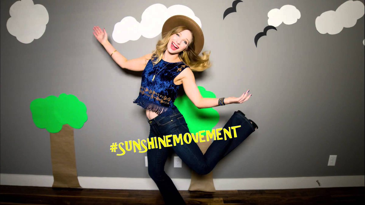 country_ave's tweet photo. New #interview with #olivialane :)
Shes @ @MoheganSun #wolfden tonight!
https://t.co/b1a0iBKQiP #sunshinemovement https://t.co/Y5IBUOullE