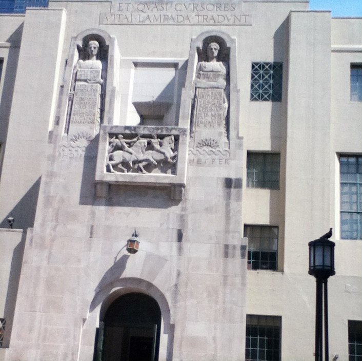 _KennyUong_'s tweet image. Happy Birthday @laplcentral!! #LACentralLibrary turns 90 today. 🎉📚  #MyDayInLA