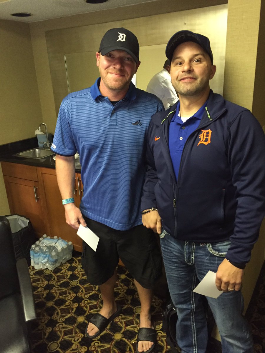 Hemipowerfox's tweet photo. Hospitality love for Napoleon, Danimal and Ara. Great job role modeling making guests feel special!  #TodaysChilis https://t.co/sCeR1K3MKF