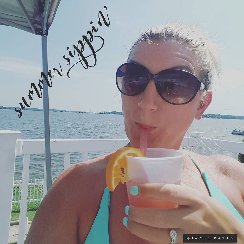 jamie_batts's tweet photo. #summer #sippin #pool #waterfront #baybreeze #ssgsummer https://t.co/1TJCNX37cf https://t.co/HRRC9zxmlx