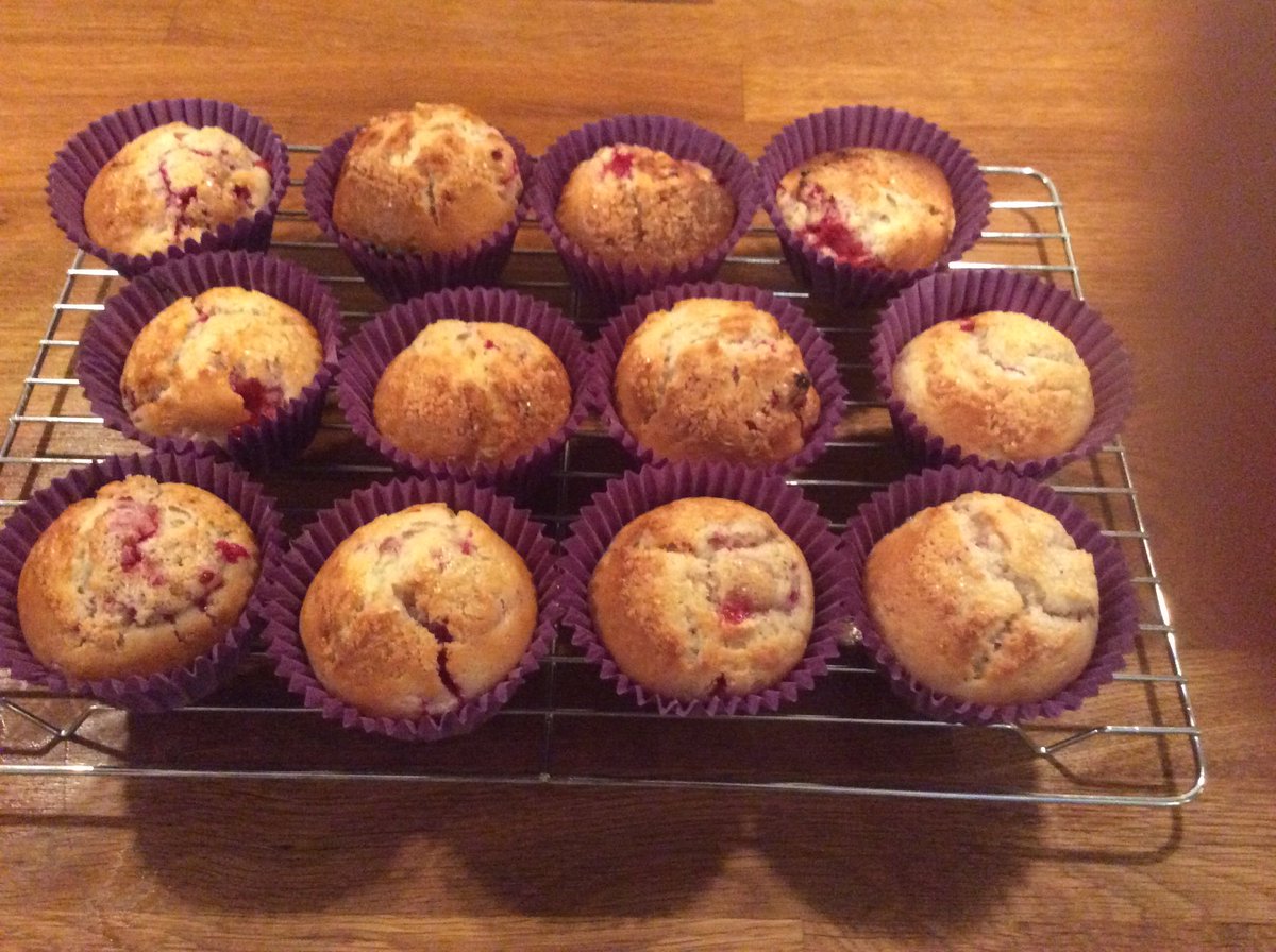 Bakedexpect's tweet photo. May be #dieting but can still have a little #treat. #lowfat #lemonandraspberry #muffins https://t.co/CFPoRcQFHS