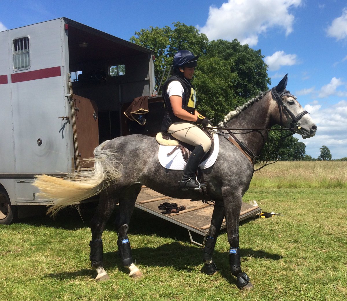 ColinaPickles's tweet photo. Great outing for Direct Tullyoran Diamond with 7th place @LandSEventing #offchurch. Thank you @HarrietDD - skills https://t.co/NhELw2Jj1l