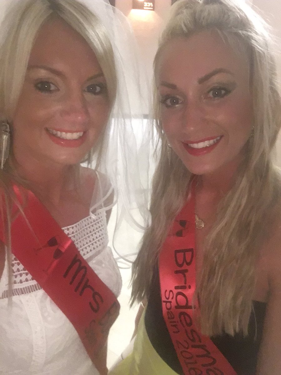 Morris_Alex7's tweet photo. Me and this gorgeous one on my hen do @KATho38 #besties #bridesmaid https://t.co/7wtILV3ICM
