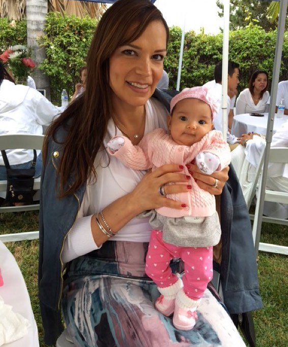 paolahernandezj's tweet photo. What I Miss Most Since Becoming a #Mom: Month Two: https://t.co/BuE0ZCEfNh. 
#momlife #changes #HappyLifeAndStyle https://t.co/bKXB5yuToP