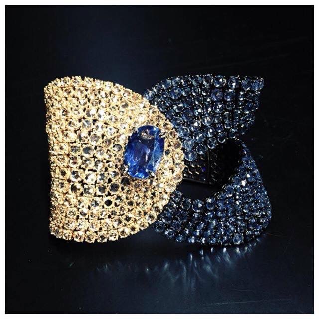 EthoMaria's tweet photo. Blue sapphires and yellow diamonds set this unique bracelet. #ethomaria #ethomariahautejoaillerie #highjewelry #love https://t.co/2r975wq0U5