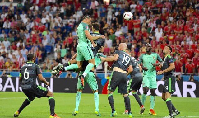 Hafez_AlMedlej's tweet photo. الهداف التاريخي للريال
هداف التاريخي للبرتغال
لهداف التاريخي لدوري الابطال
الهداف التاريخي لليورو
لاعب وإنسان خارق https://t.co/zwHJeqVCJg
