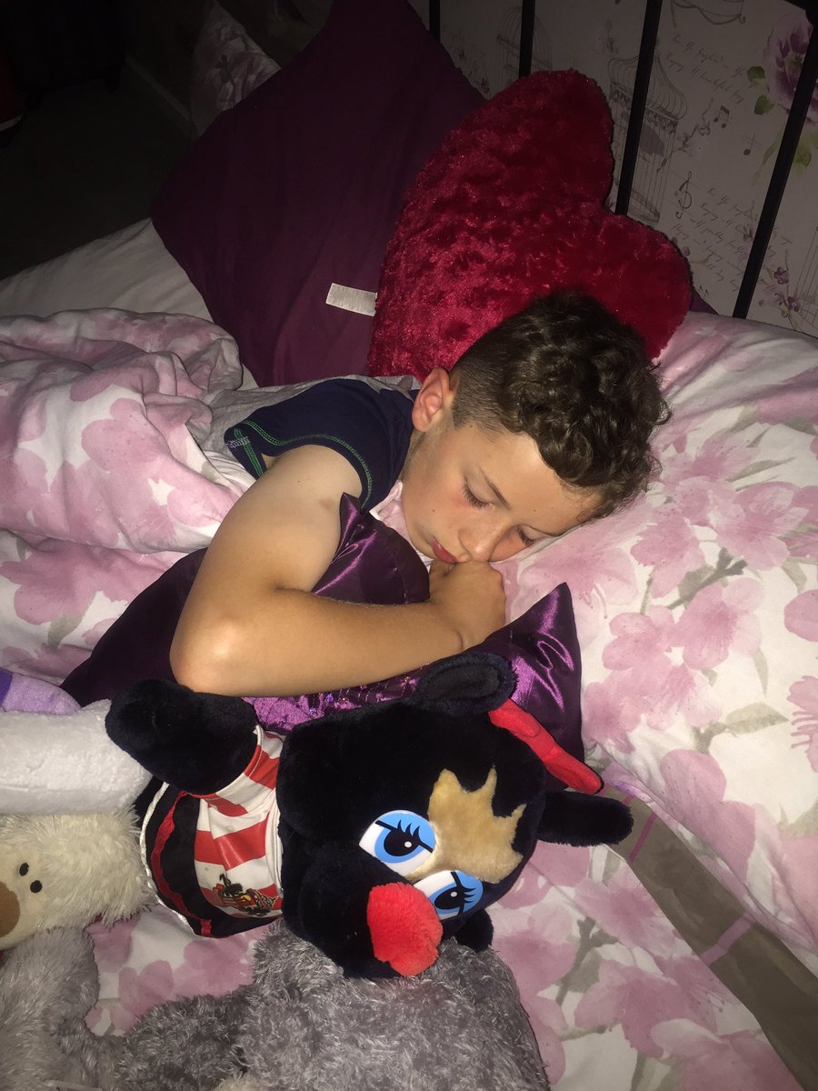VickieF76's tweet photo. Come to bed...to this!! #sneakybugger ❤️ https://t.co/7RPQsZHVlv