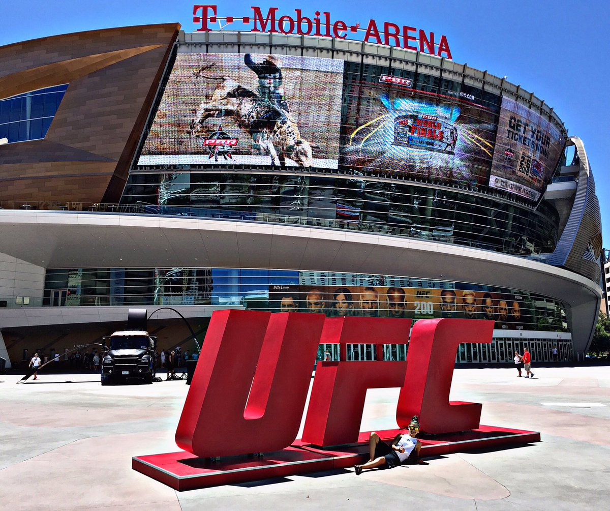 realslimkatie4's tweet photo. It's gonna be a helluva week, folks!
#UFCisLife #UFCFightWeek @ufc
#UFC200 https://t.co/wj7ruv6Pm4